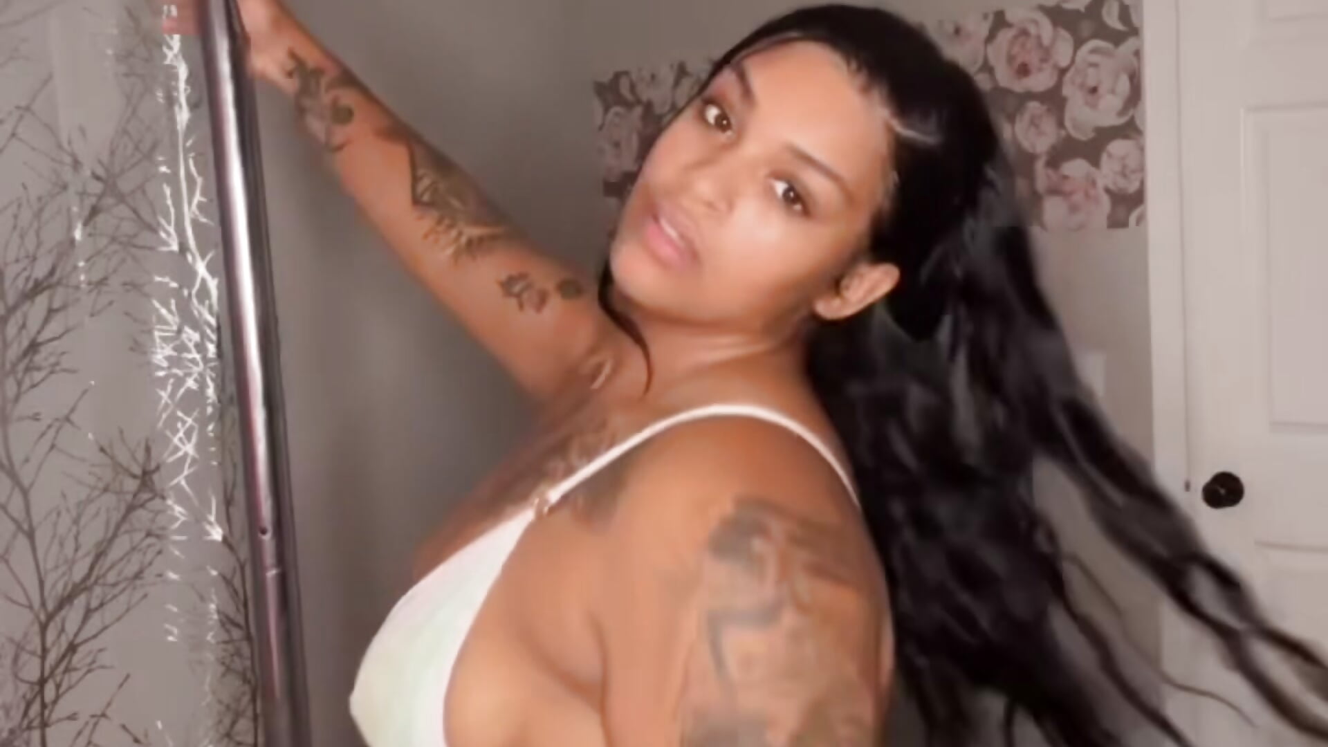 Still you’re best 🫦 - vidéo du modèle de showcams cleovsbree