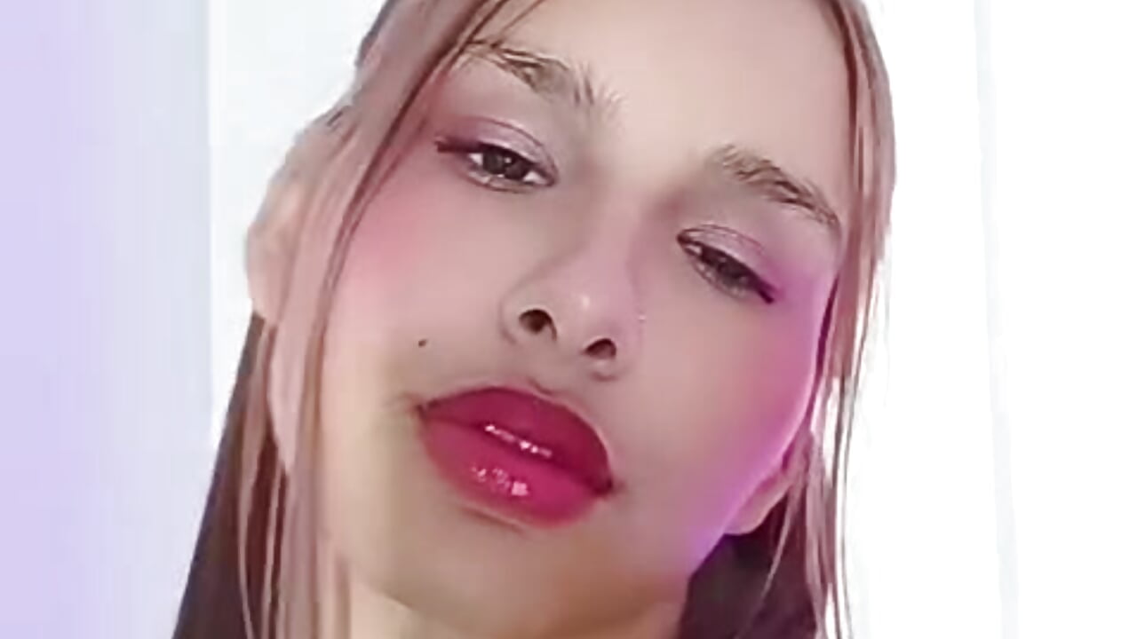A LITTLE MORE OF ME - clip cu shaira-07 model videochat