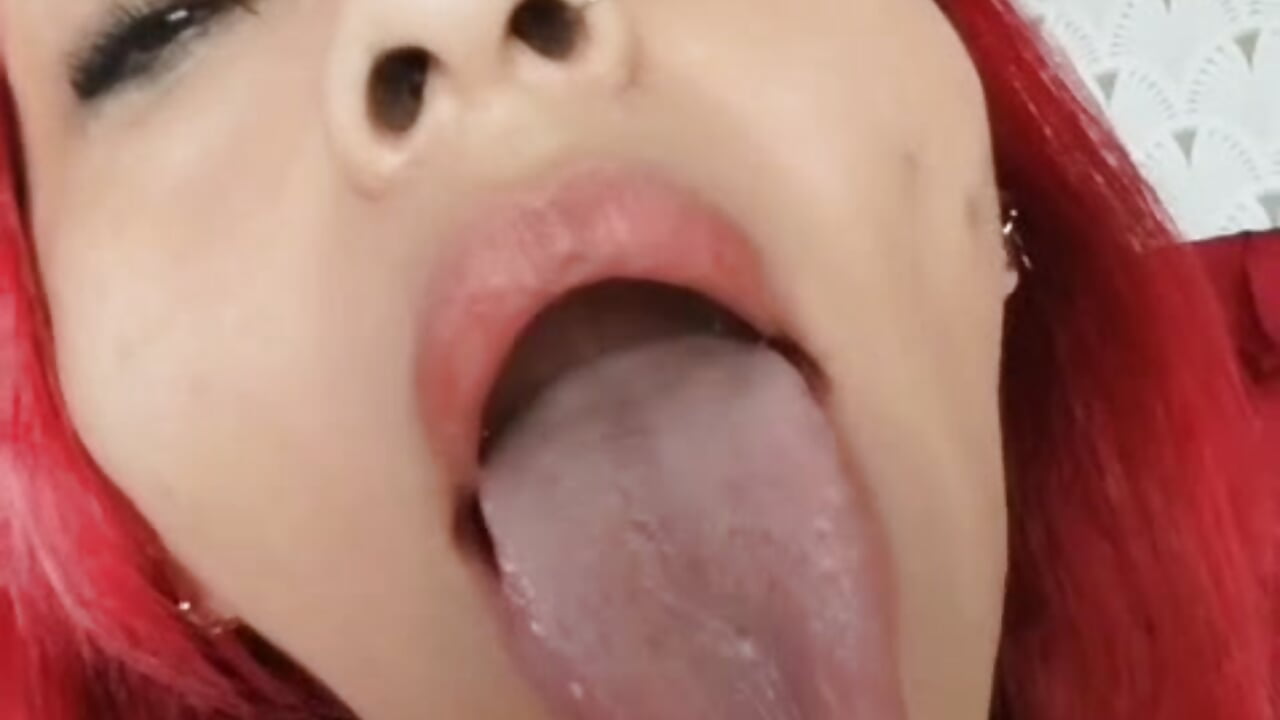Cum on my mouth - vidéo du modèle de showcams Ayne_soft_