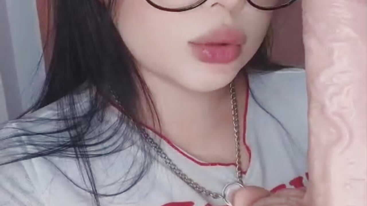 Mirame a los ojos mientras chupo tu verga bien lento...🍆💦😏 - video by vanesapalacios cam model
