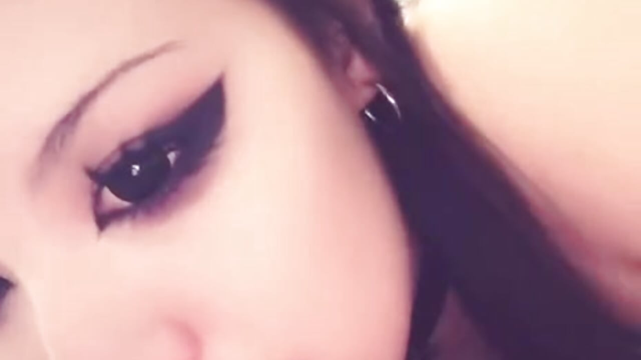 look but dont touch😼 - video di simi_hazel modella di cam