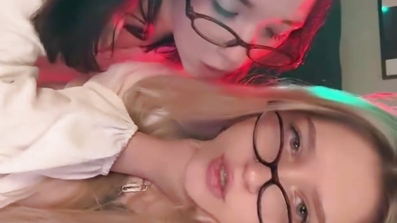 ! - video van velourrra cam-model