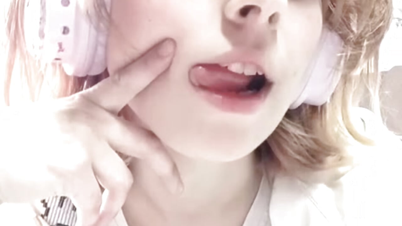 Wet Lips & Bad Decisions - vidéo du modèle de showcams NinaSturmer