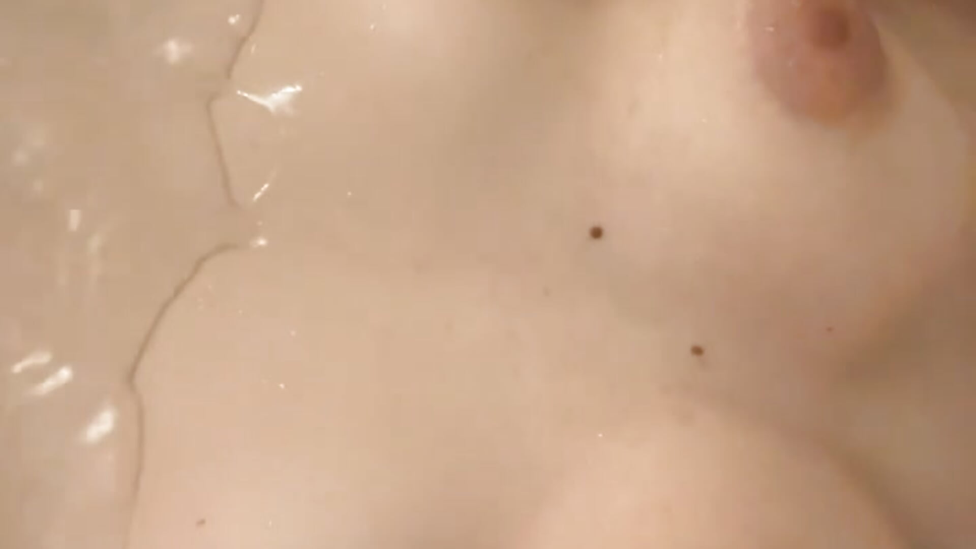 Pussy in the bath 🫧