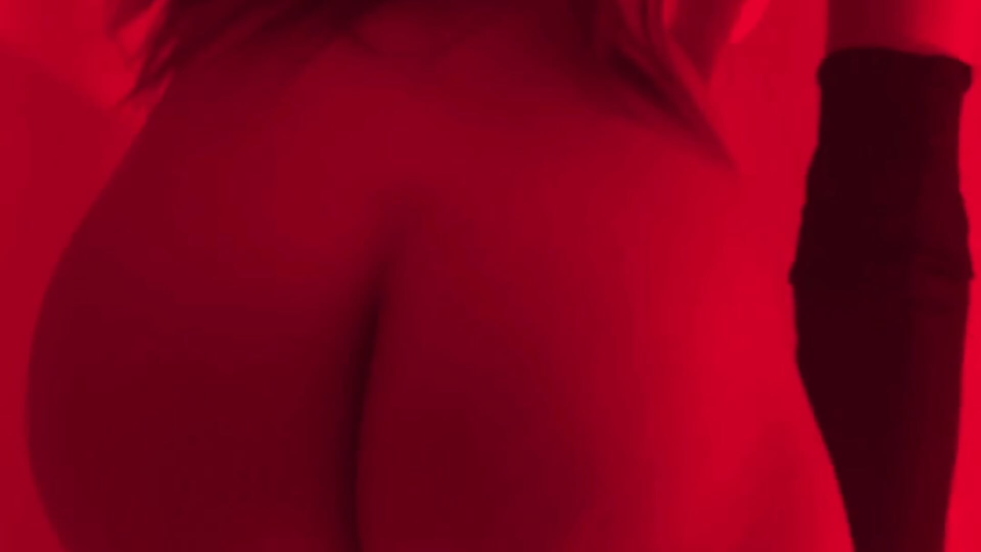 Body Tour and Plug anal - video by lustymeel cam model