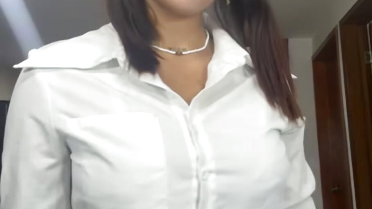 hairy pussy and big ass - video by lunabritton cam model