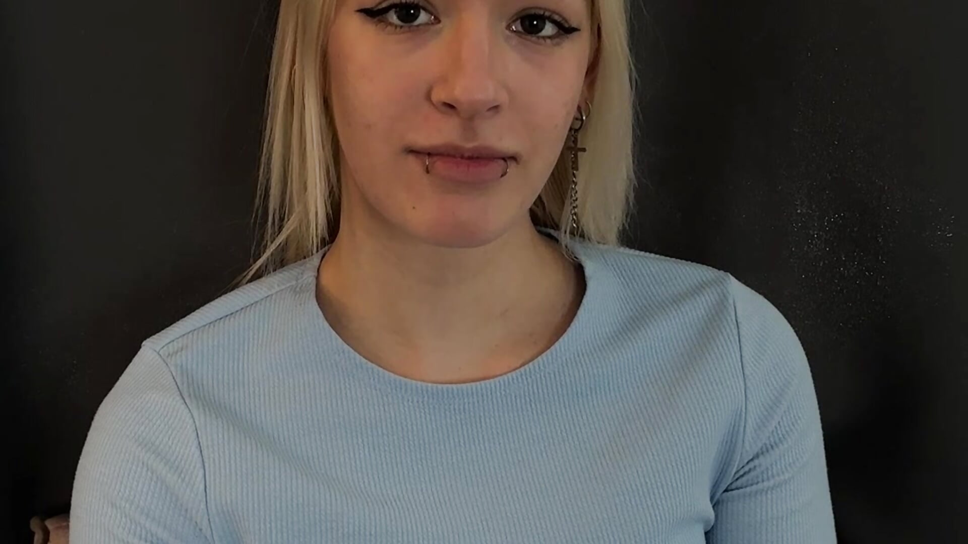 hi, bb) – video modela na kameri YerHosang