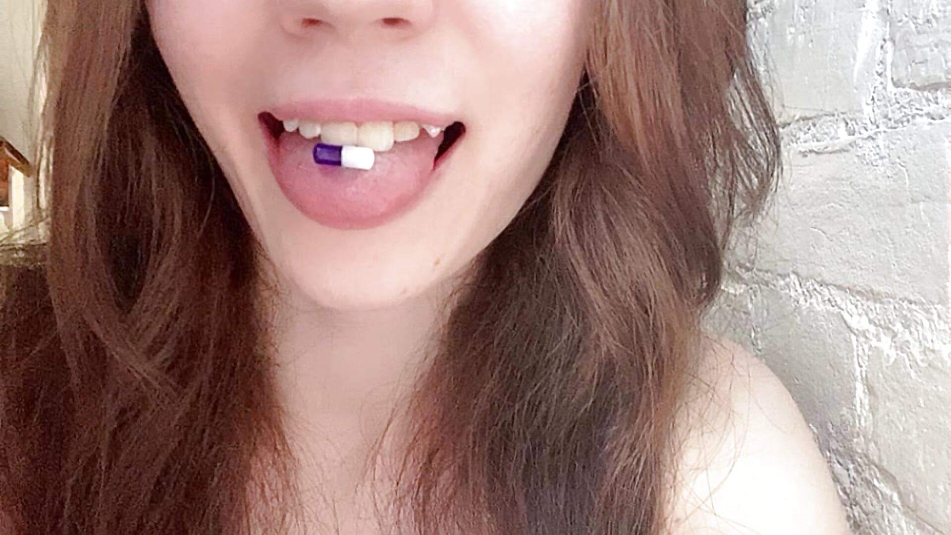 tongue piercing - відео від вебкаммоделі InesWiltse