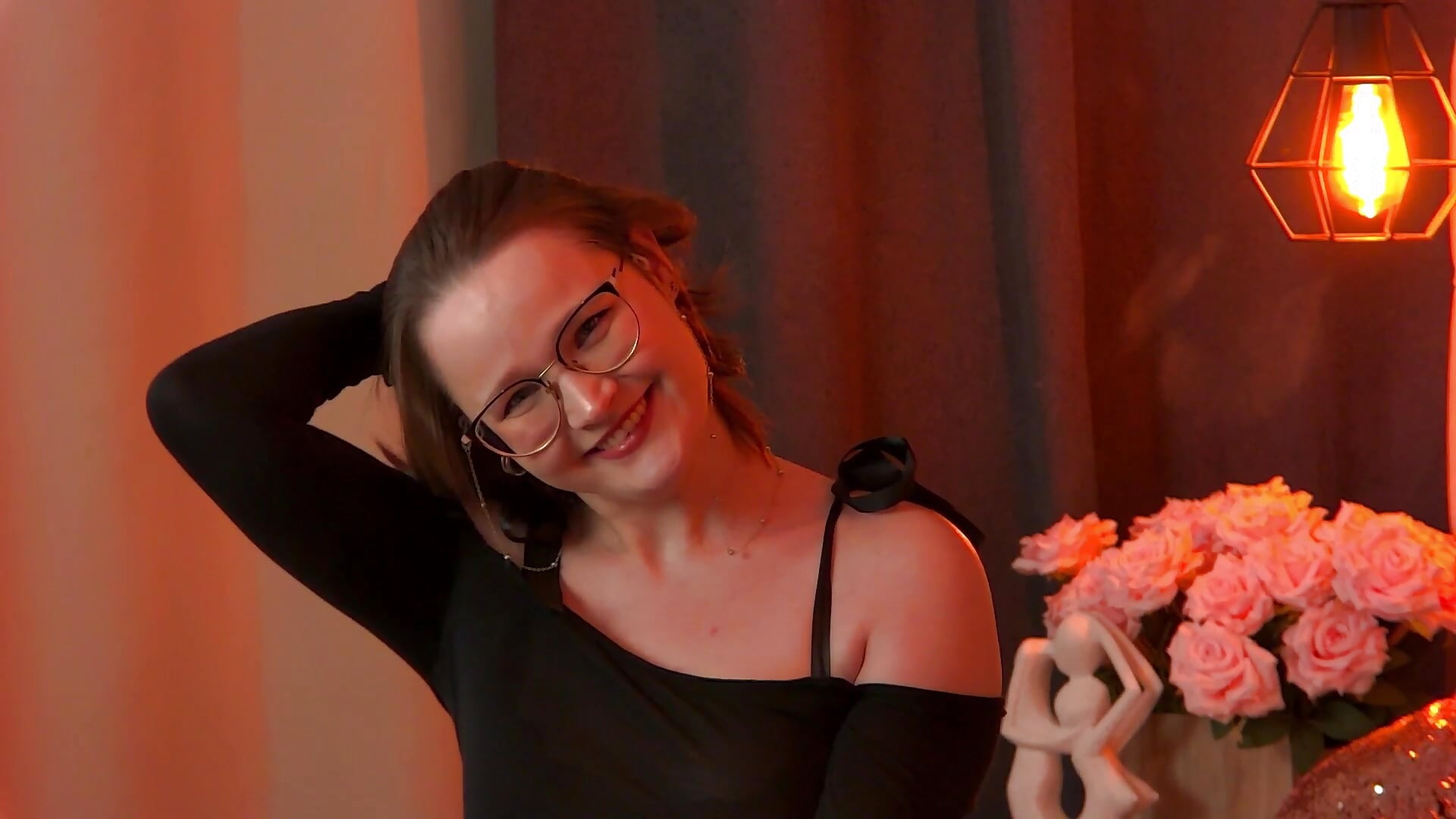 Come a Little Closer 💕 - video od modelky/modela AgnesRay