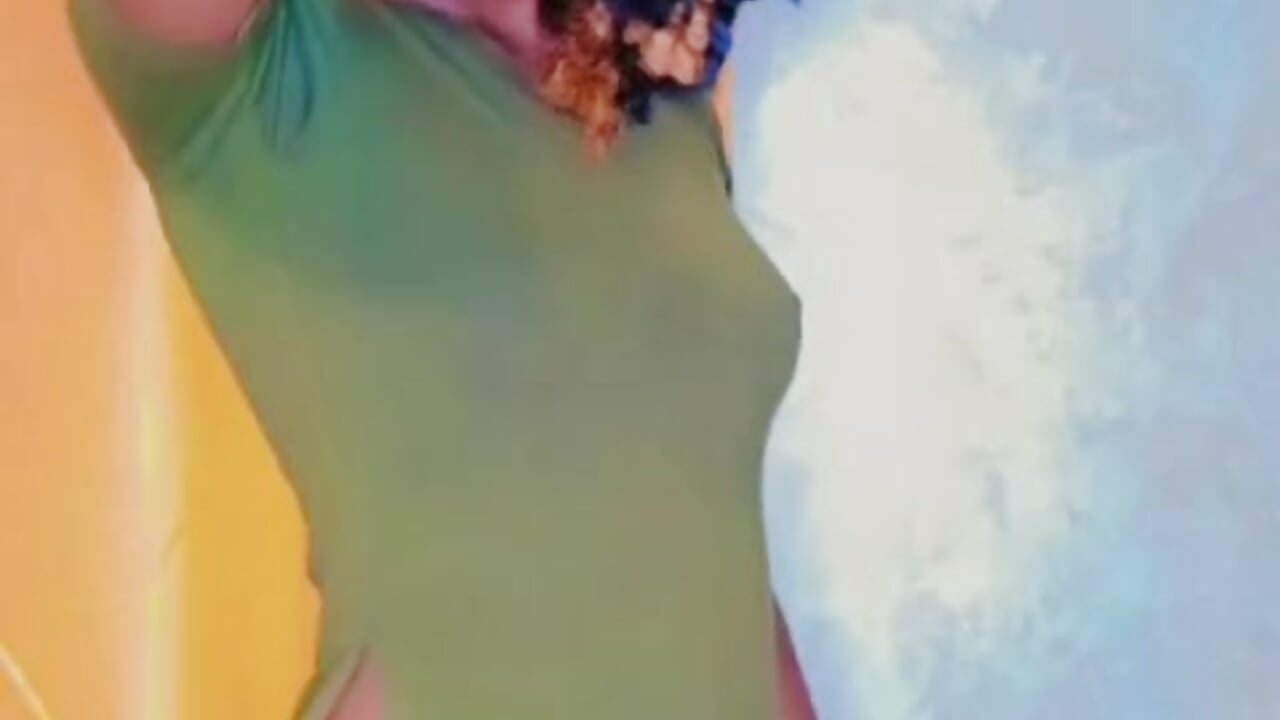 Green 🍏 - video by Imani- cam model