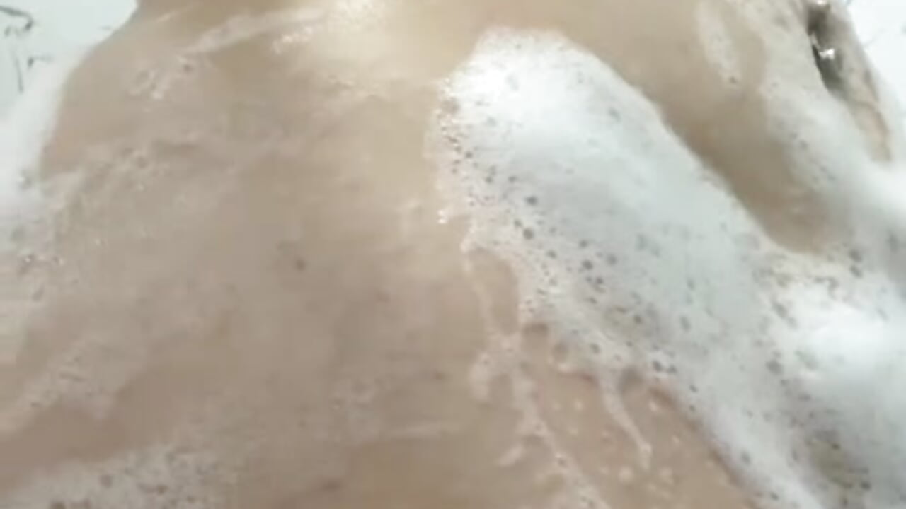 Bubbles Boobs! - video by OliviaWilliams_ cam model