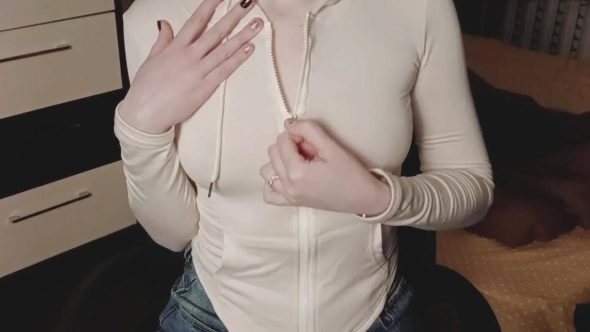 Tight-fitting top (boobs)