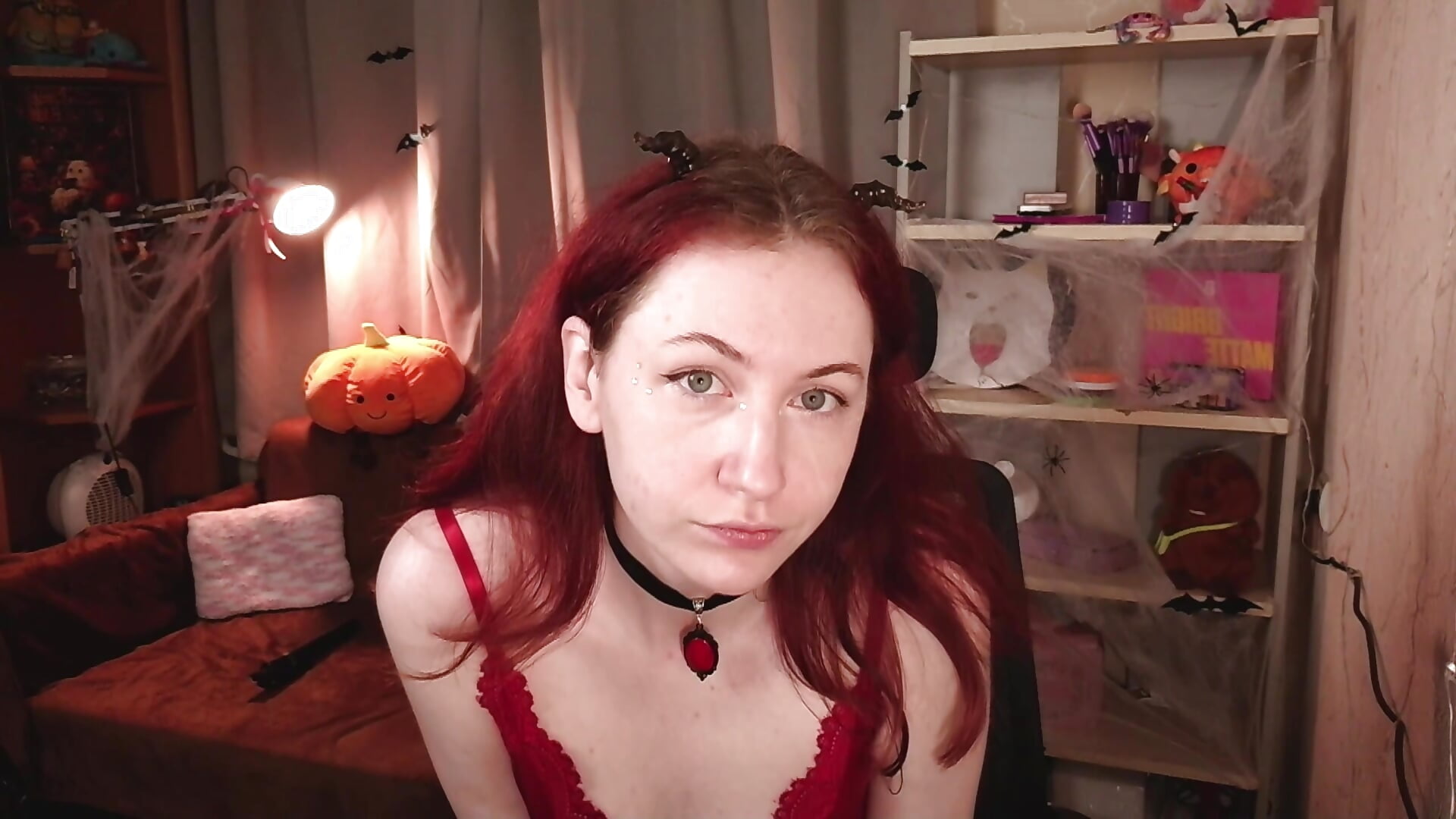 Devil in Red - video by PricklyPeach cam model