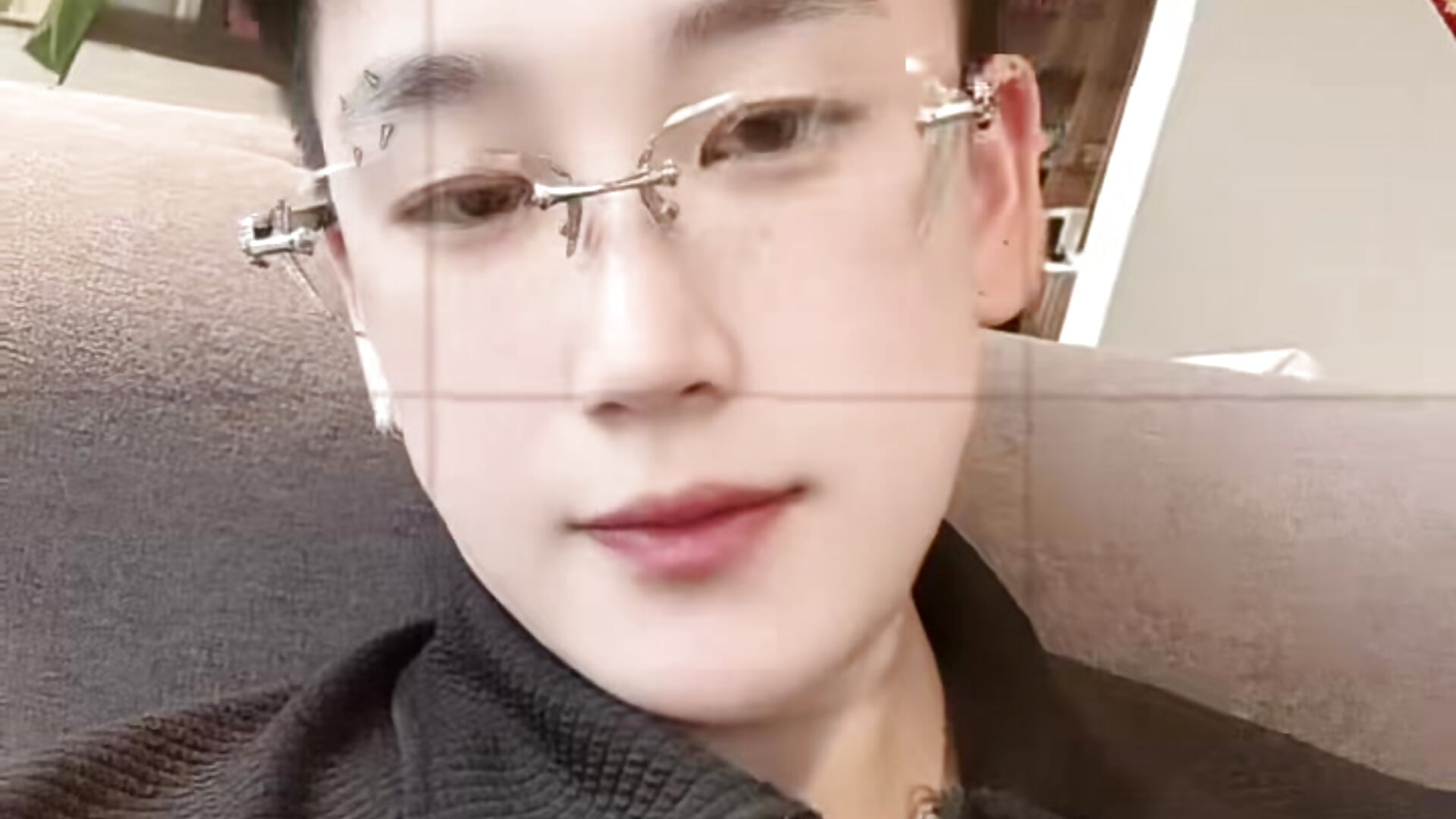 帅帅的大男孩。