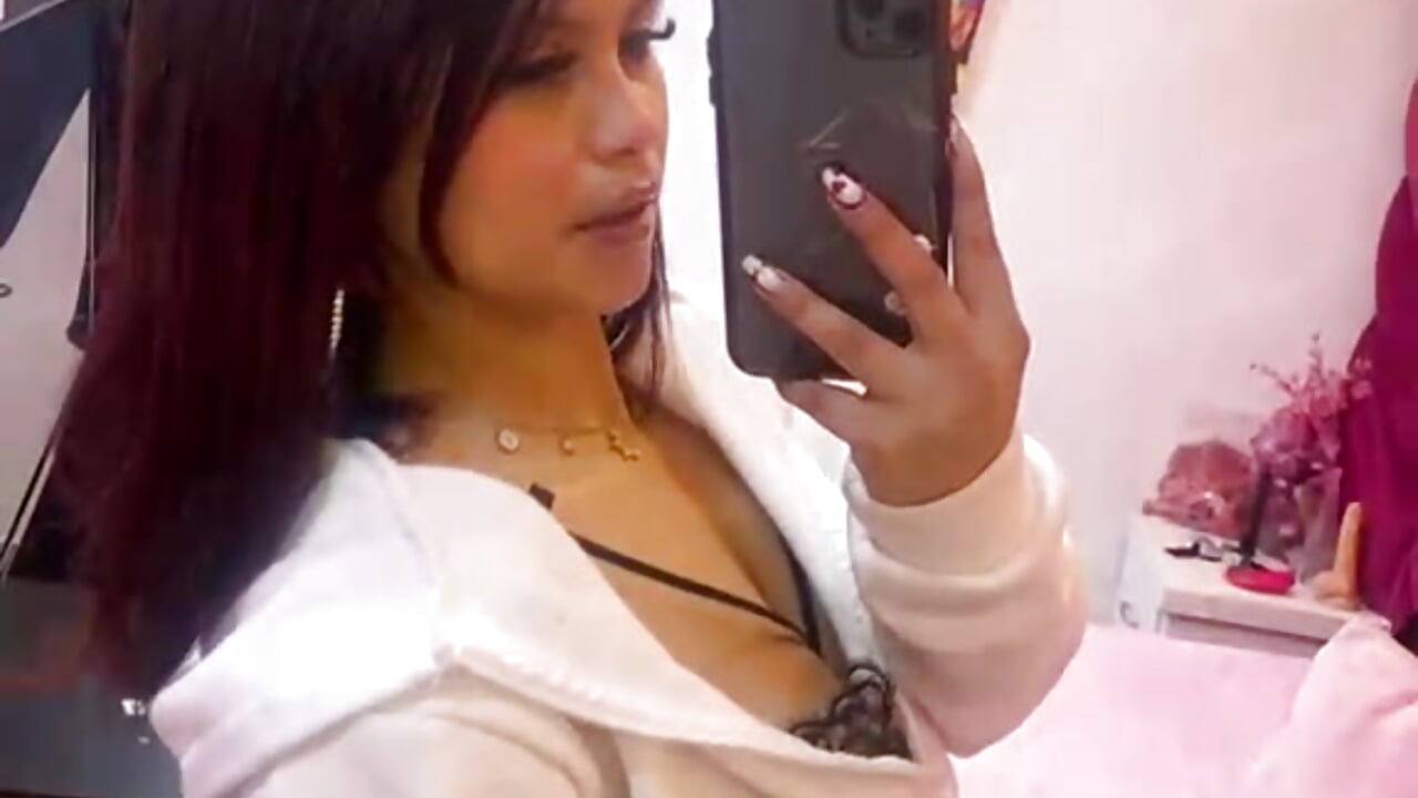 😈 - video by Emmy_Sweet_69 cam model
