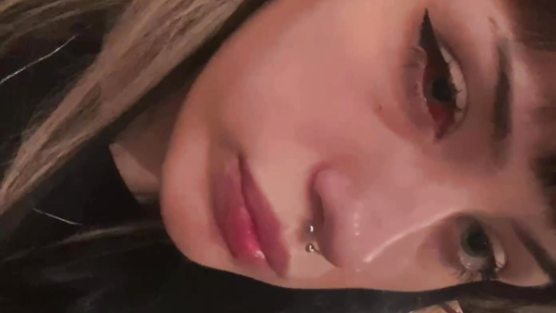 :) – video modela na kameri meowli_cute