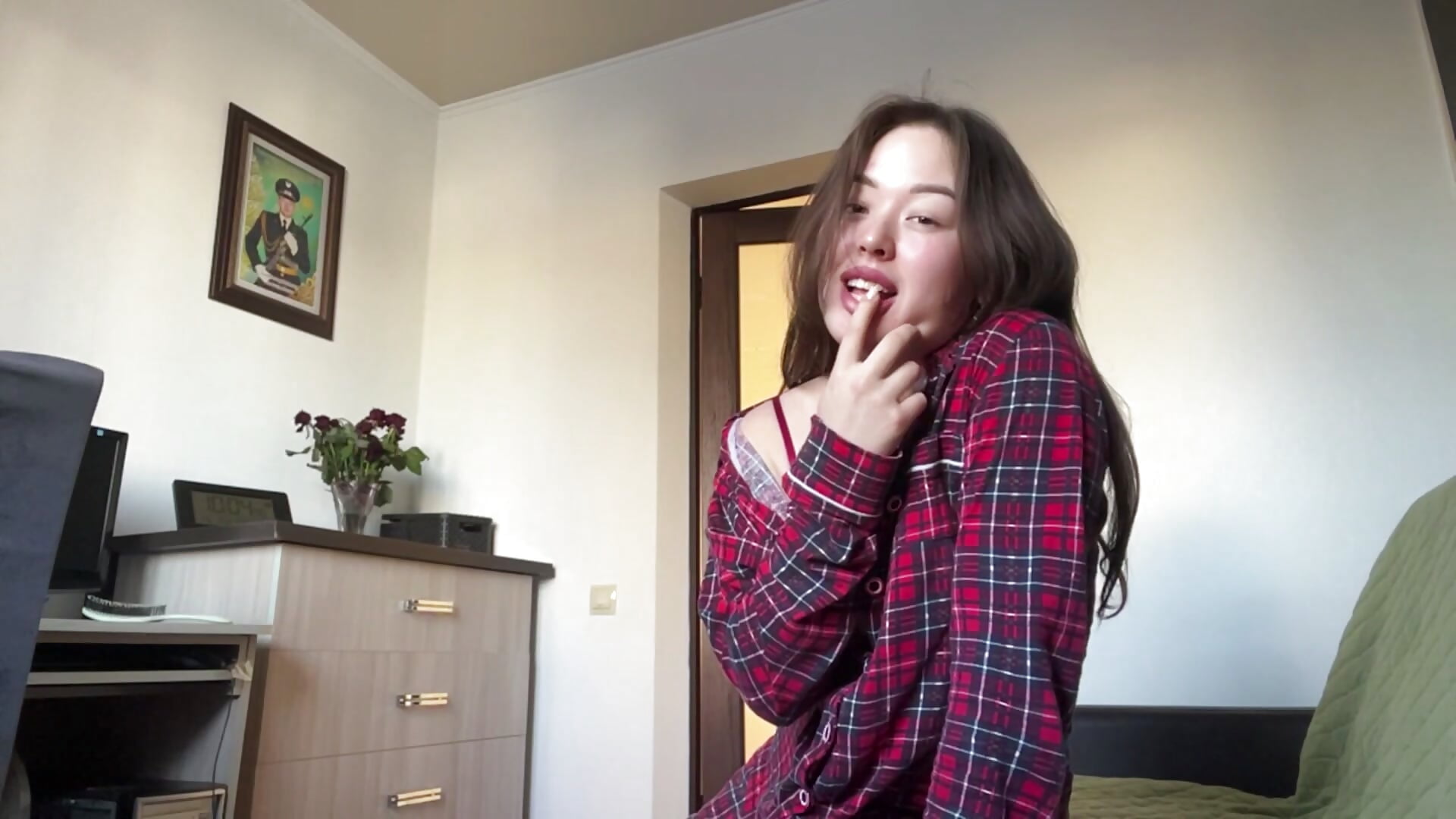 Little tease - video by ChelsieThuman cam model