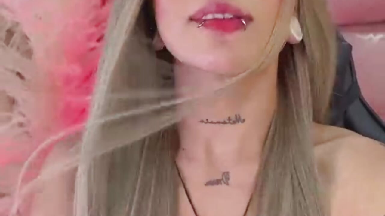 curvy girl,  cute smile - video by Anaksunamun6 cam model
