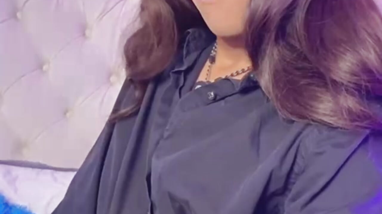 Paula_Hills