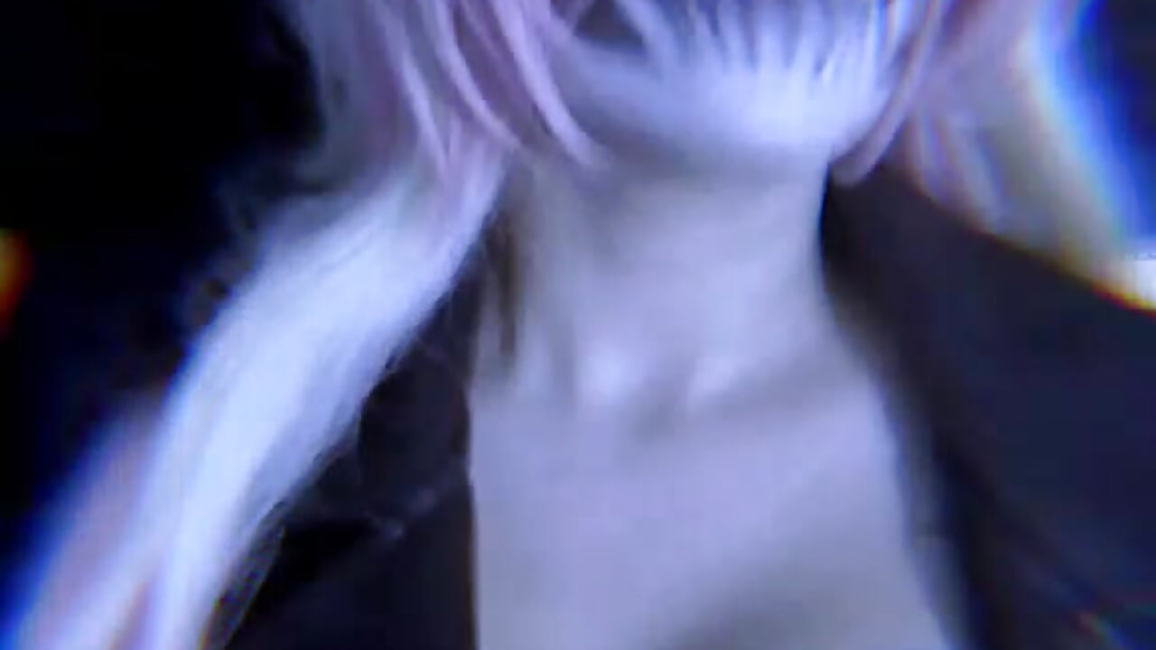 Me - clip cu AkaliD model videochat