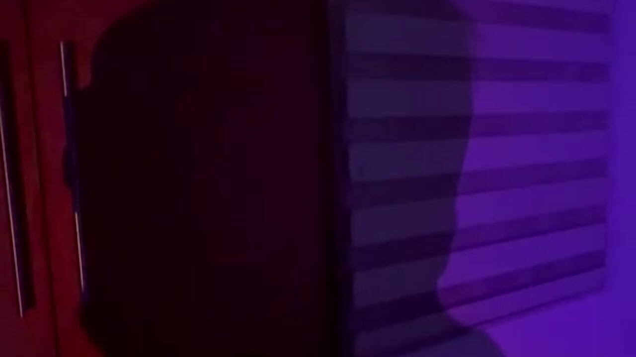 can you guess what are behind?－カメラキャストのFrida_nymphの動画