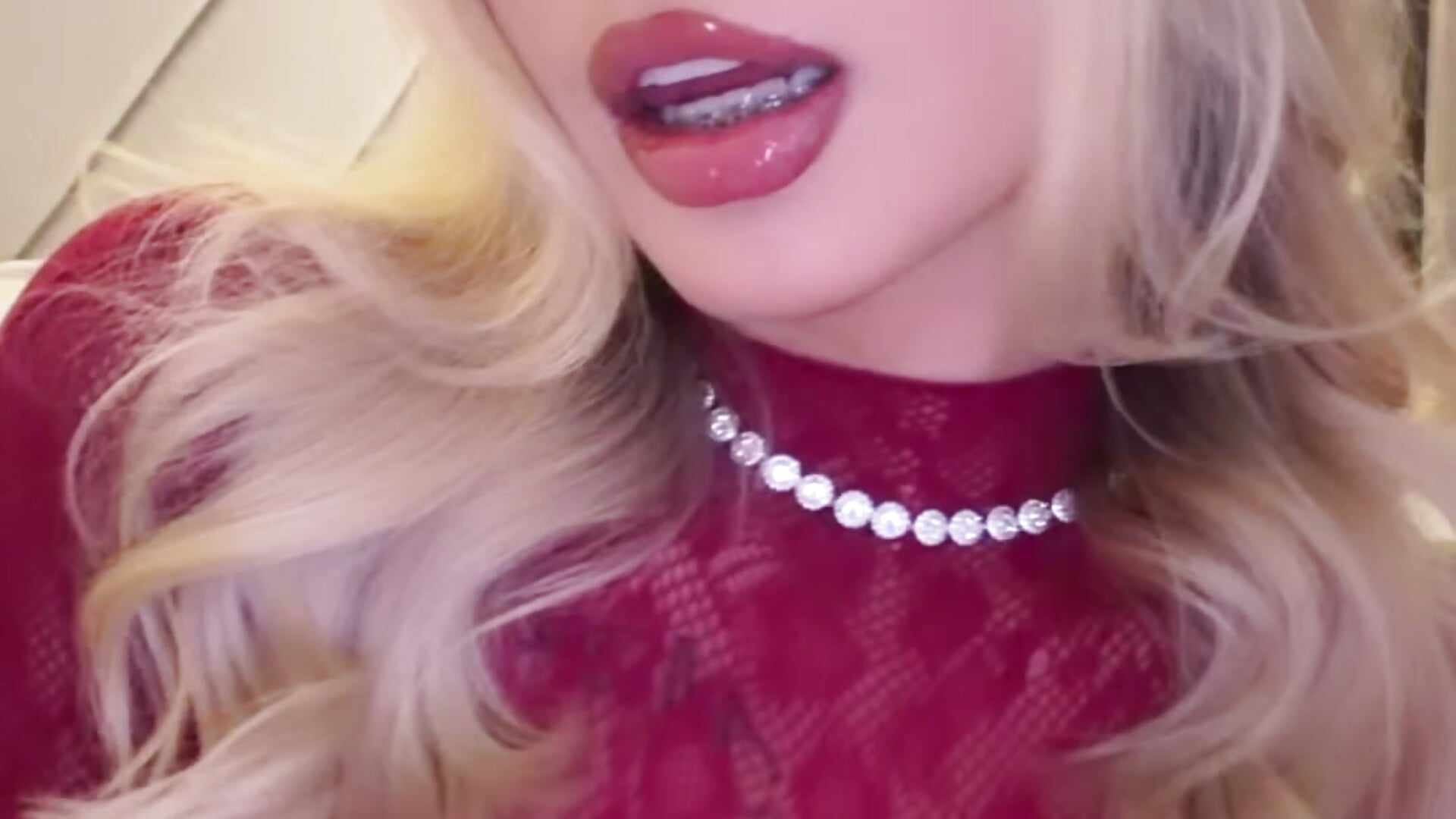 Te gusta como me queda el rojo? 🍒