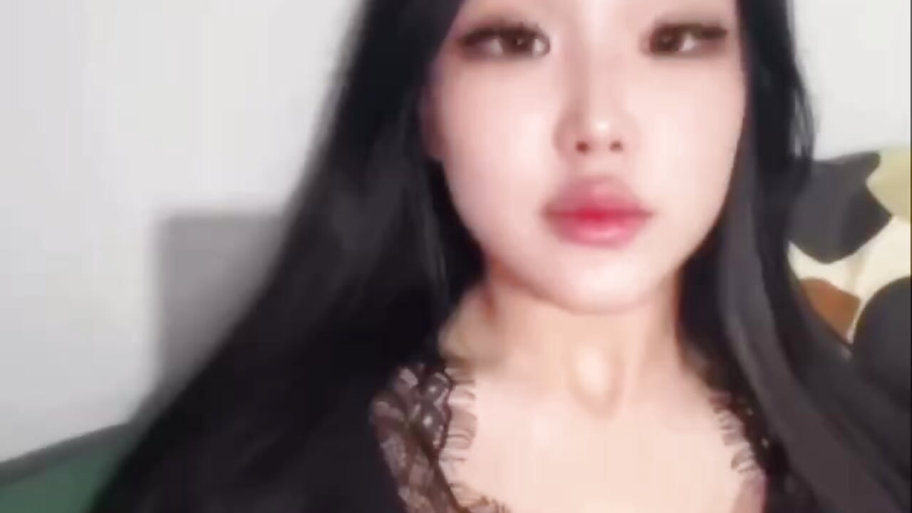 Its my cute face and lips – video modela na kameri chichi_o