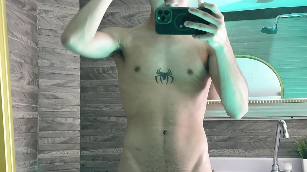 ConanGape – popularni video modela na kameri 8395