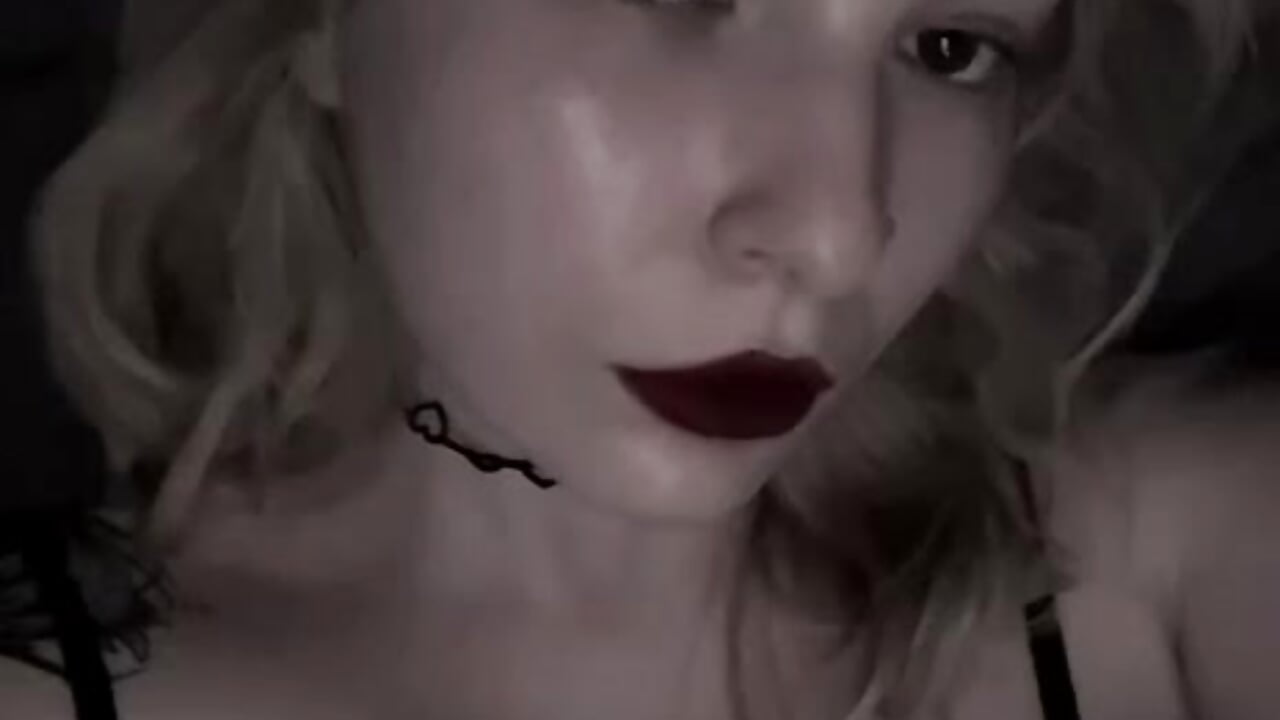 I'm a little embarrassed to post this, I hope it's not too revealing😊😊 - clip cu Tracy_Thompson model videochat