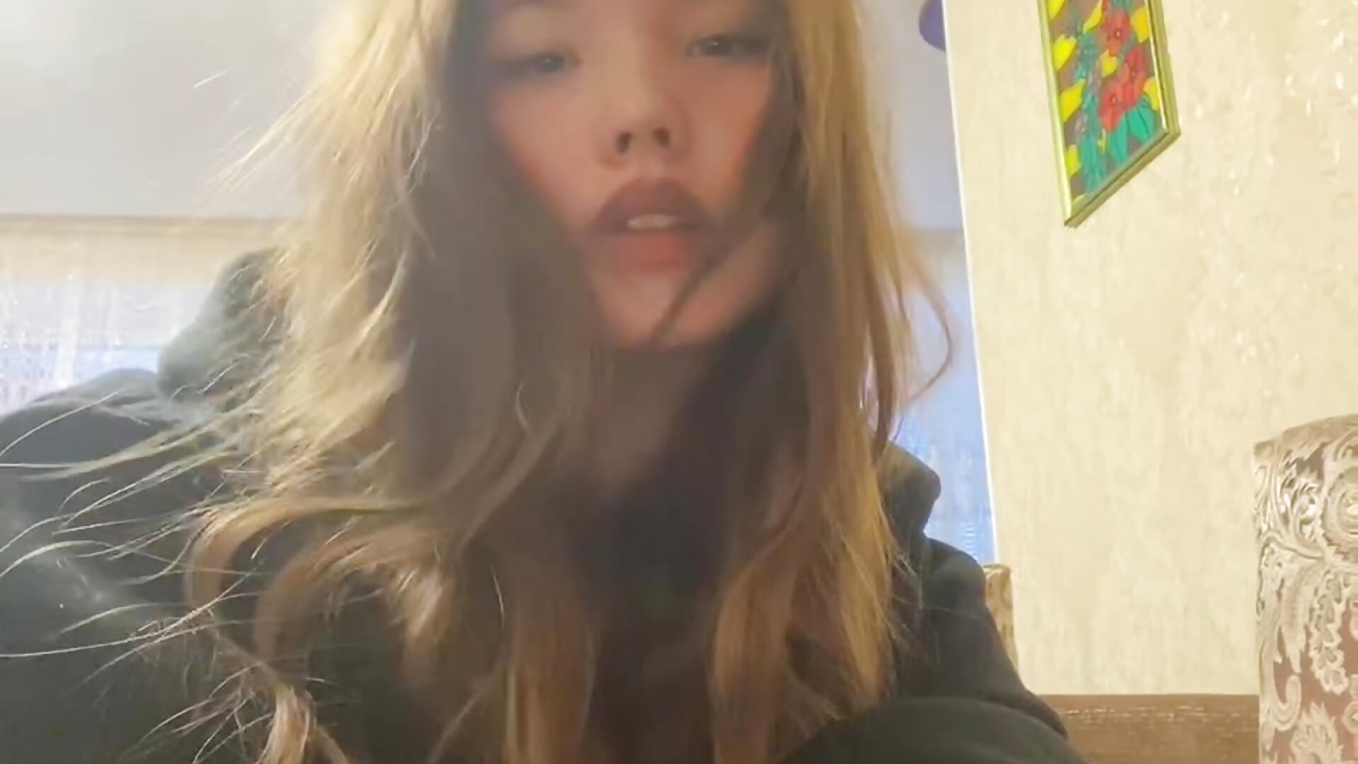 still lipsyncing – video modela na kameri LilMonyy