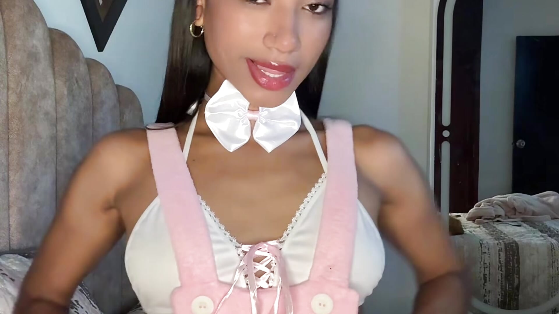 Bunny 🎀🐇🍇 - видео от уебкам модела Mia-Lorette