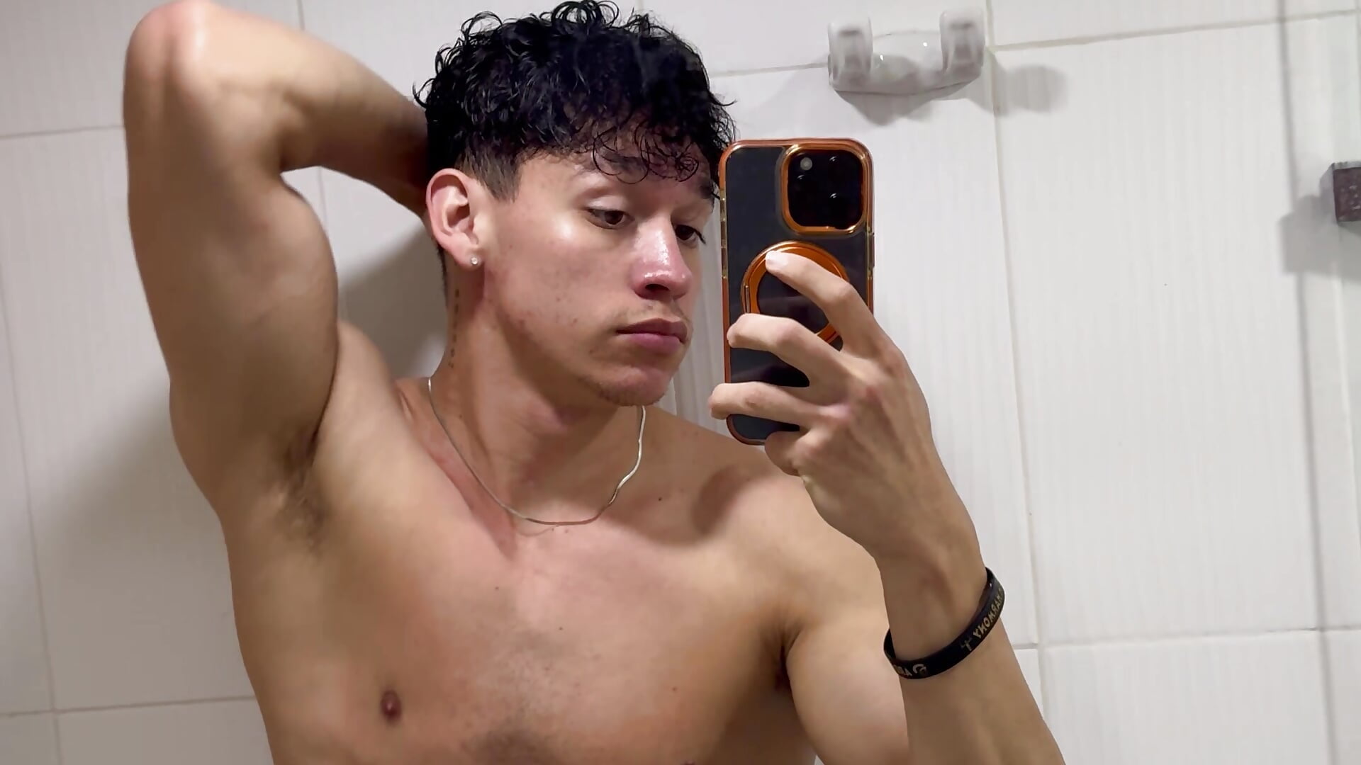 Look my sexy body after to take a shower!! – видео вебкам-модели Luke_Muscle