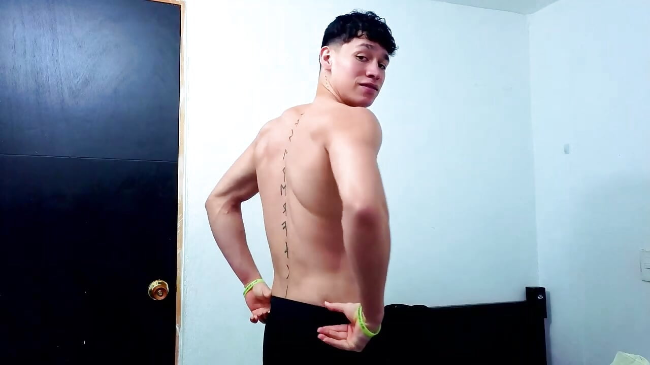 Show showing the power of my muscles!!!