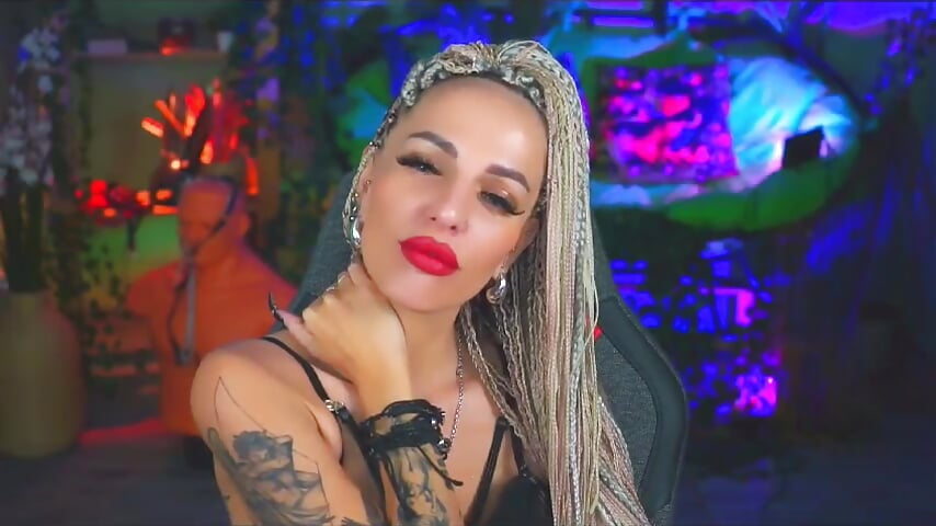 Me - video by Monicamaxwell cam model