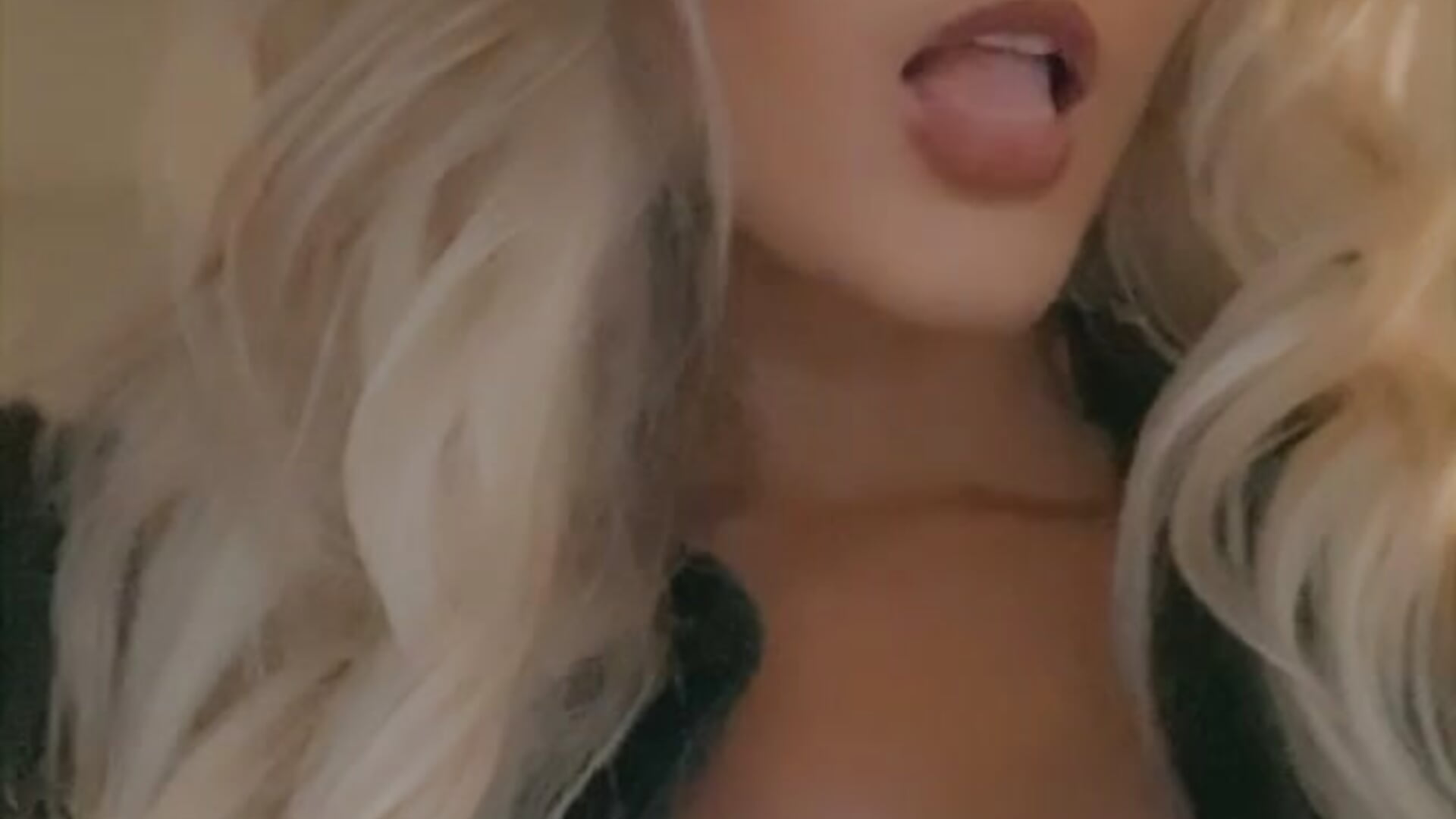 3D839277-F754-4A50-B892-BFB96AB984DB - video by thebeachyblonde cam model