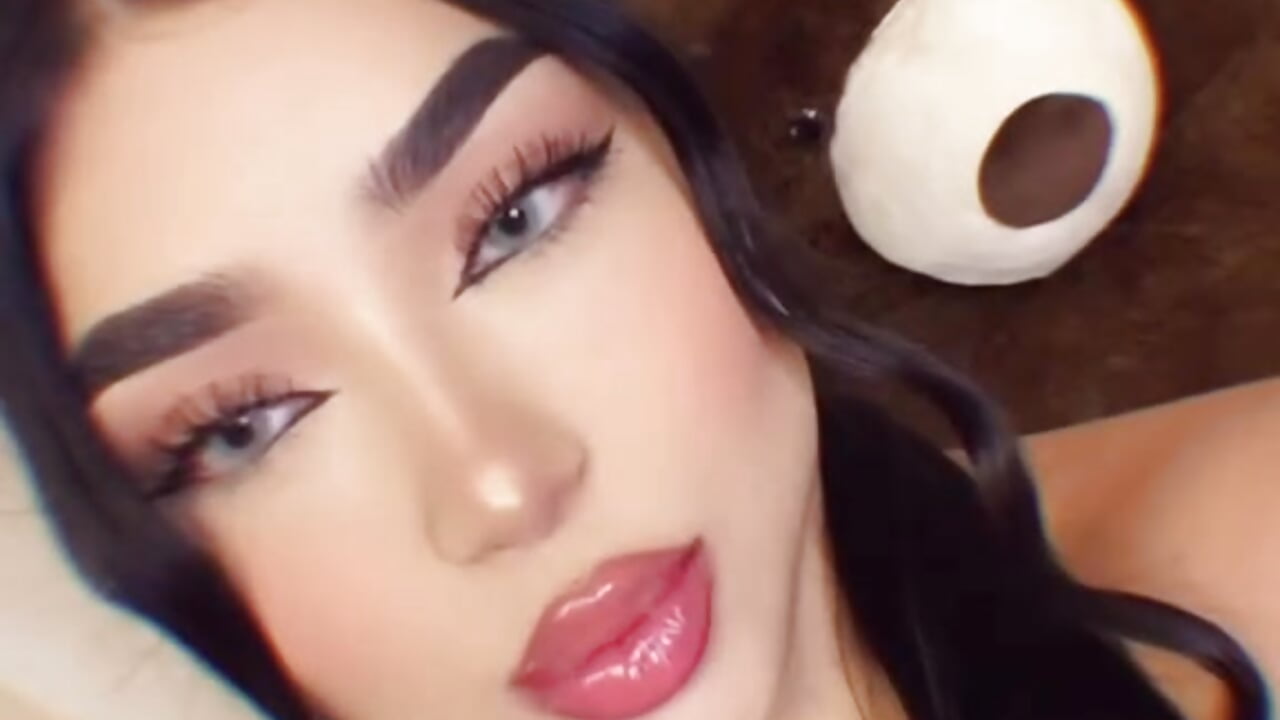 The look of temptation - video by AlyssiaDanger cam model