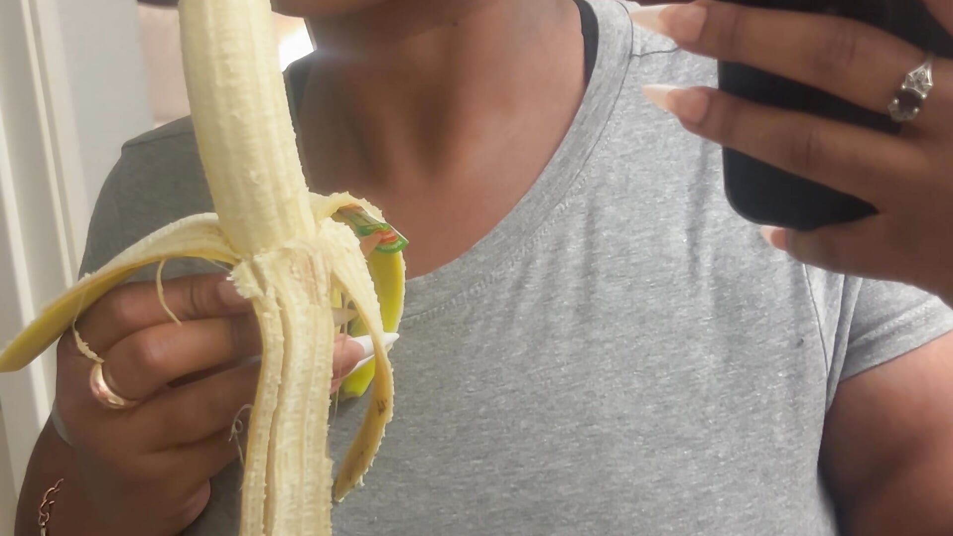 Short vid bc I bit the banana 🫠 - video by mochaamor cam model