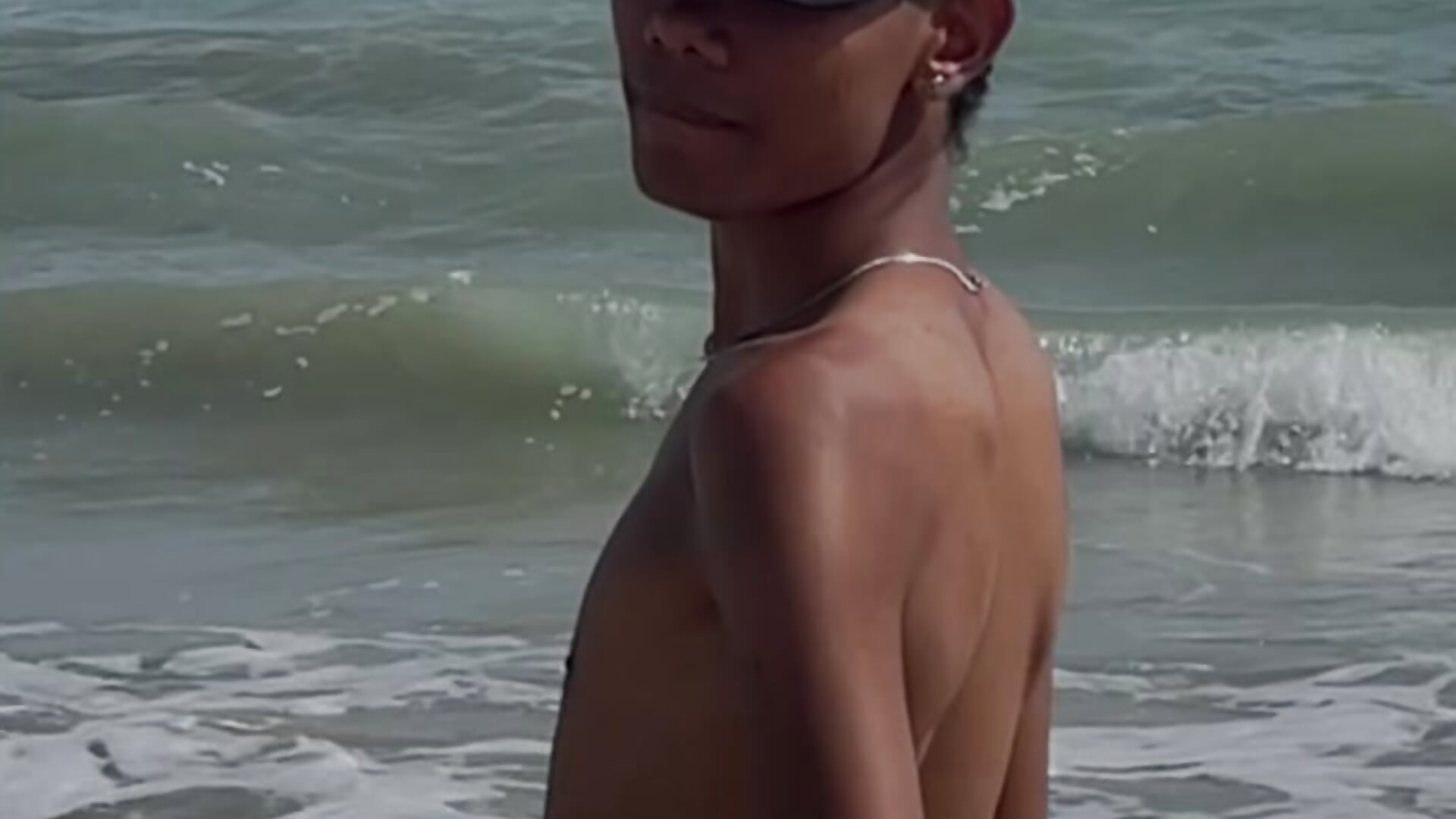 me in the day of beach - video oleh Milo_K kamera model