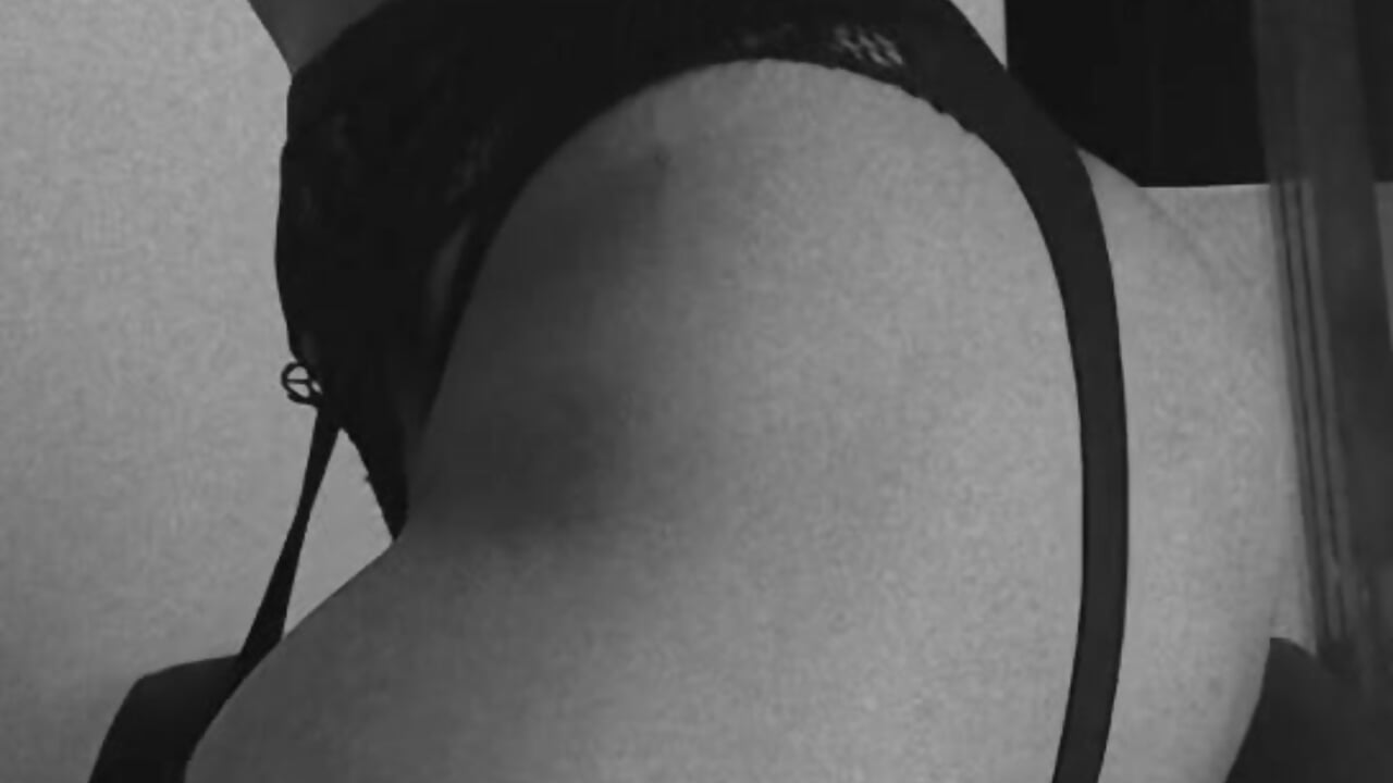 Sexy moments😋－カメラキャストのdesireinheelsの動画