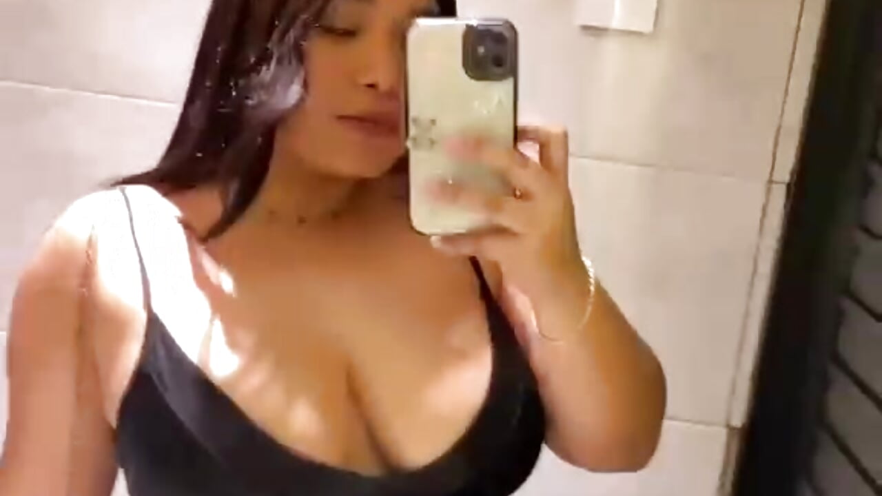WhatsApp Video 2026-05-25 at 7,48,12 AM (1) – video od webkamerové modelky sully_rose