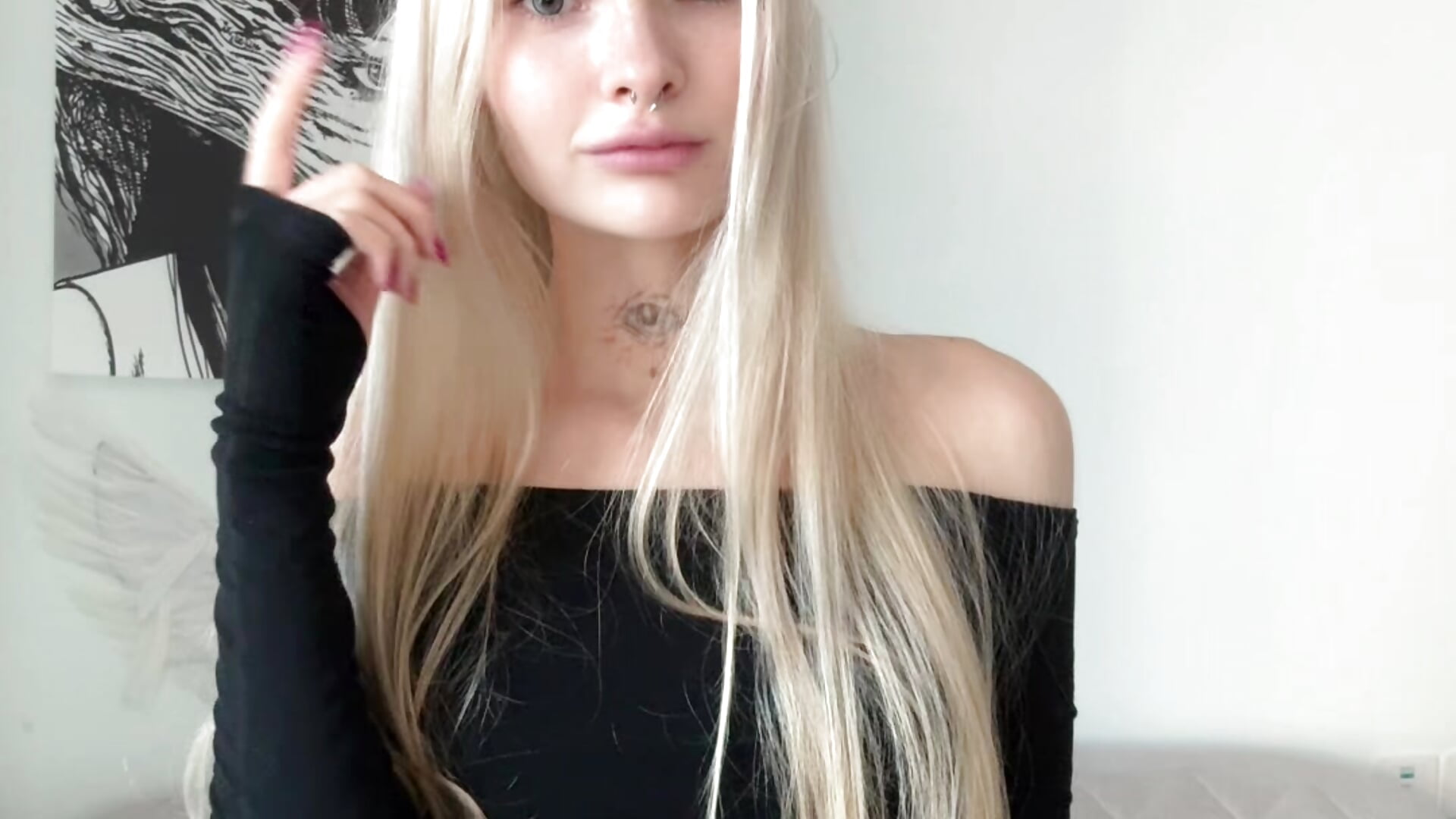 I'm looking at you (✯◡✯) - video by OmniEyee cam model