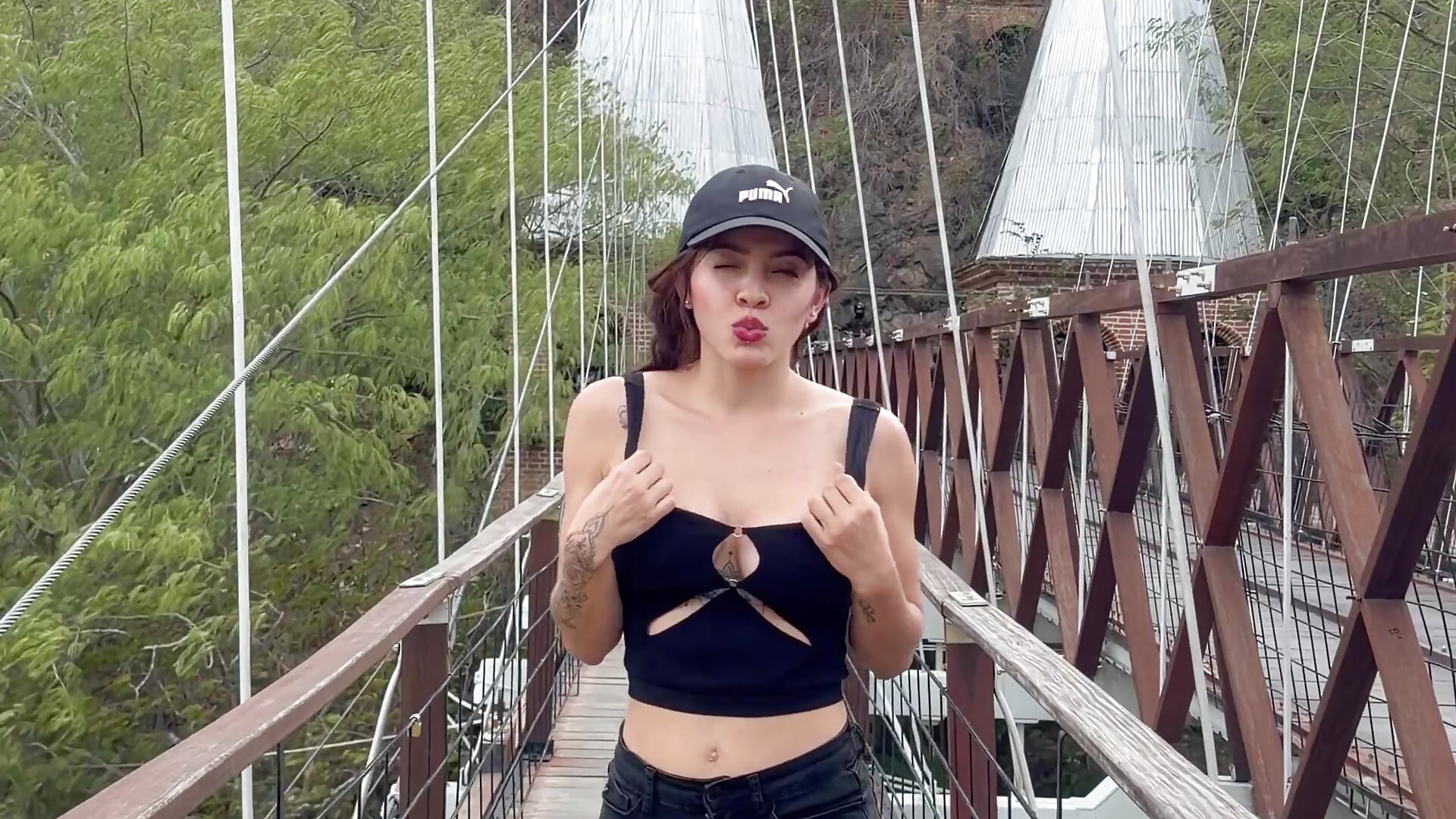 short video of a public outburst🍒😏 - vidéo du modèle de showcams DannaRobers