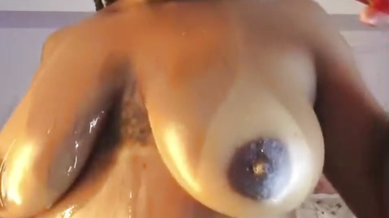 OIL MY BOOBS💦