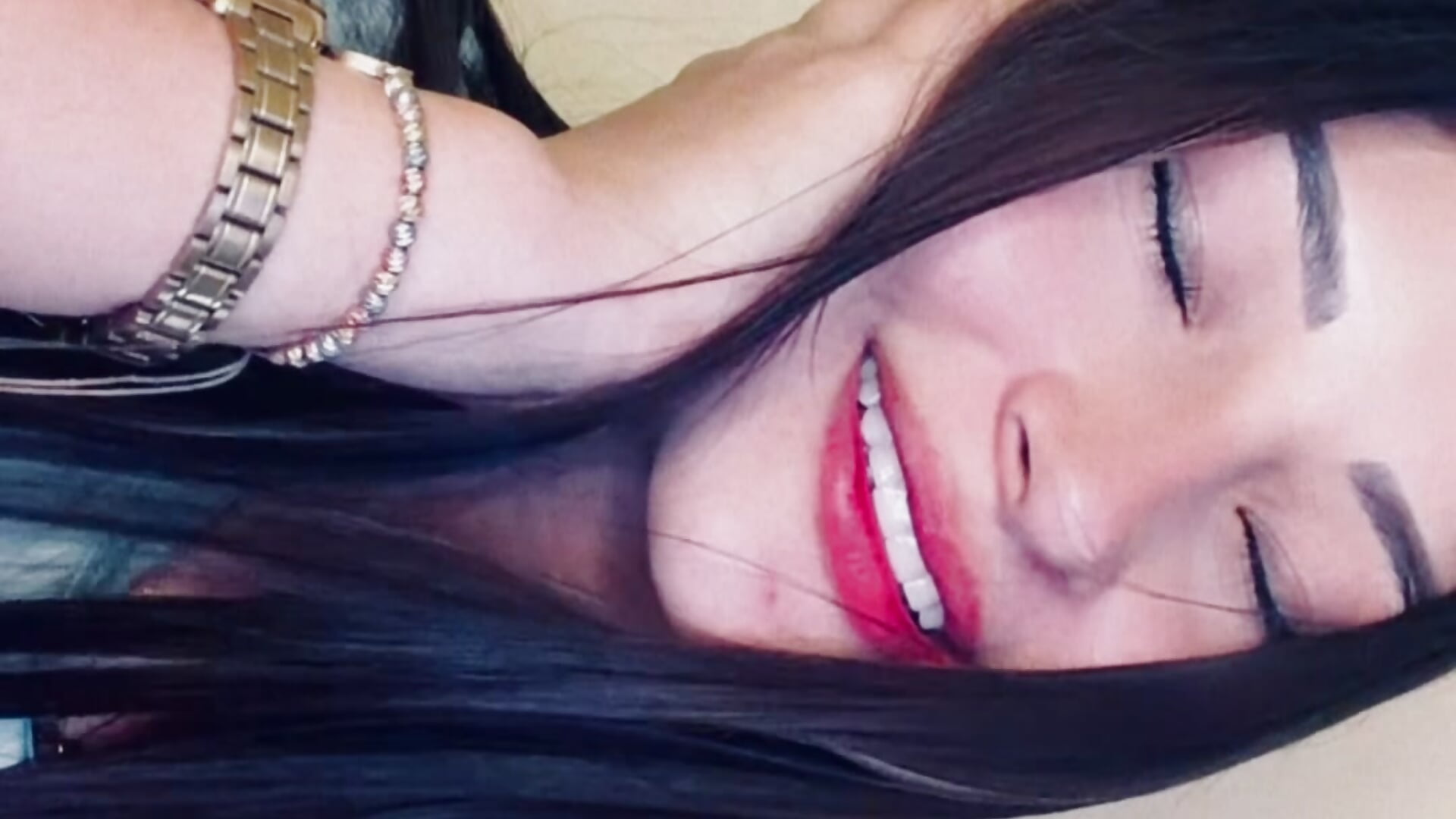 52EC5F3E-8E4C-4960-B232-8BA8E684F739 - video by Aylin-fire cam model
