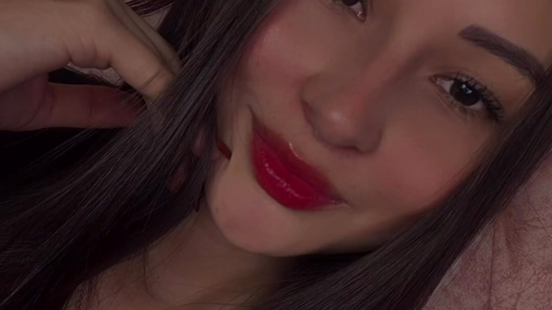 🙊 - Aylin-fire adlı kamera modelinin videosu