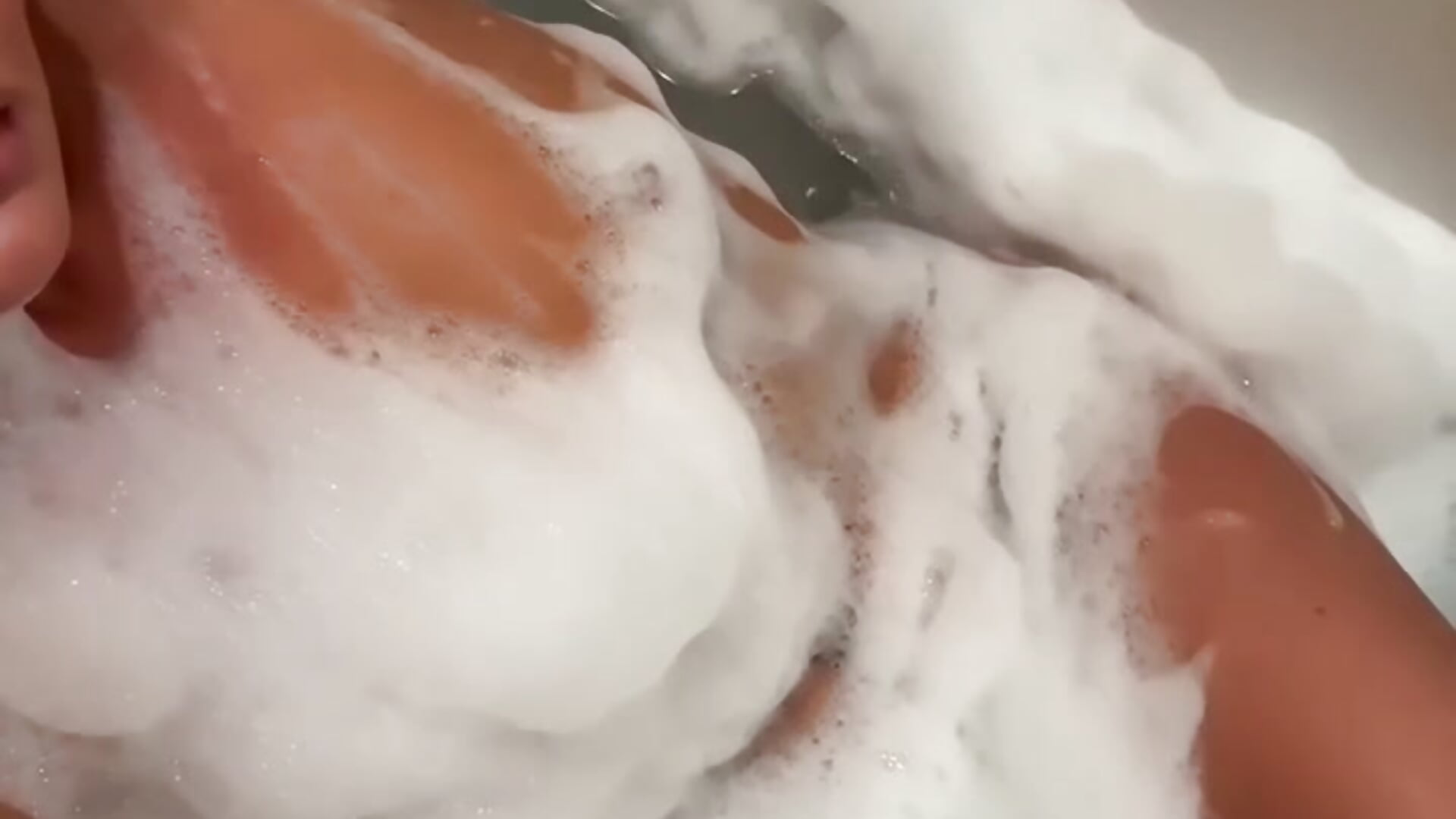 Bath Time 🛁 - video by missbritneyfoxx cam model