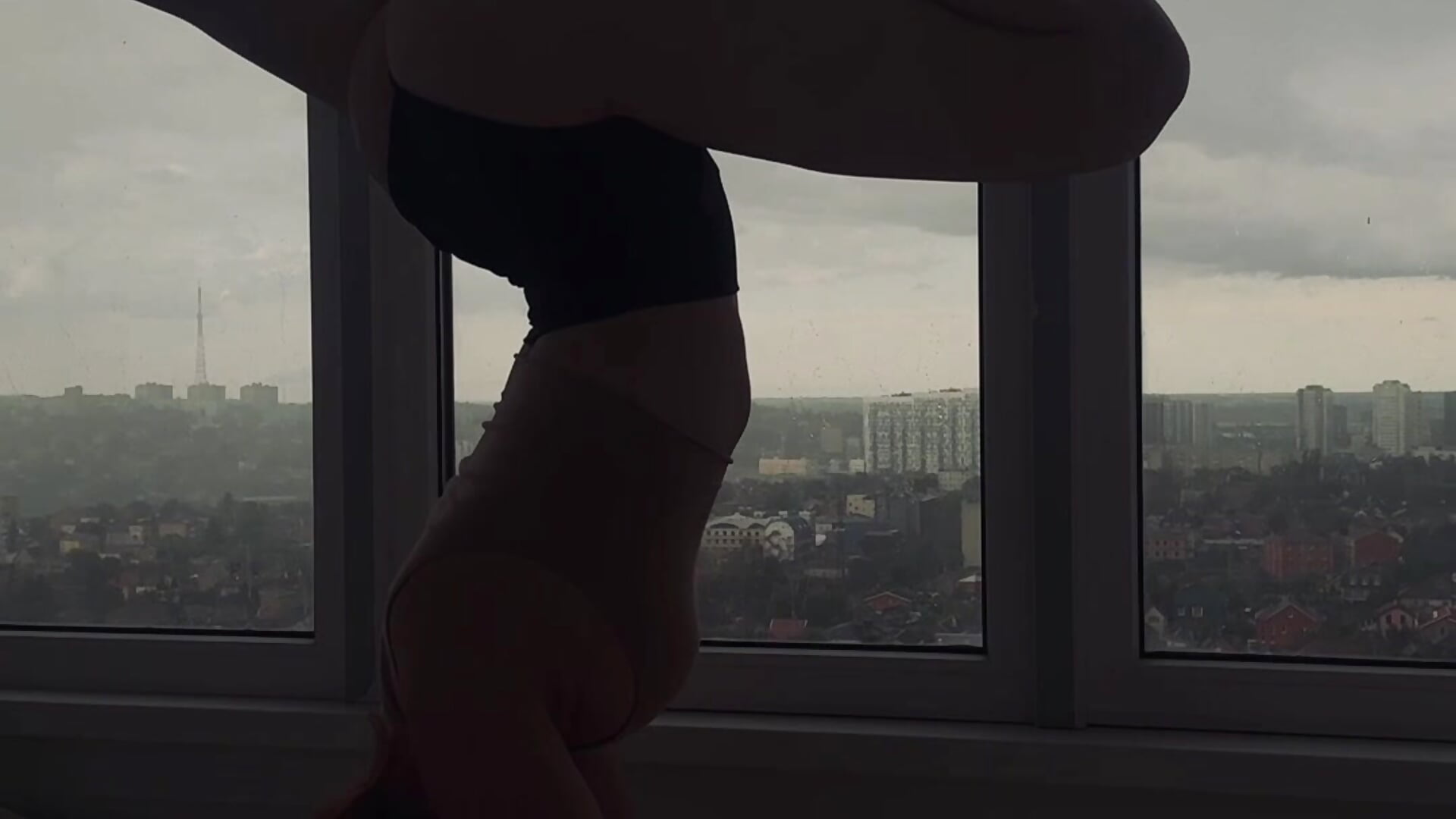Yoga 🎋🧘🏽‍♀️ – video modela na kameri aftertaste