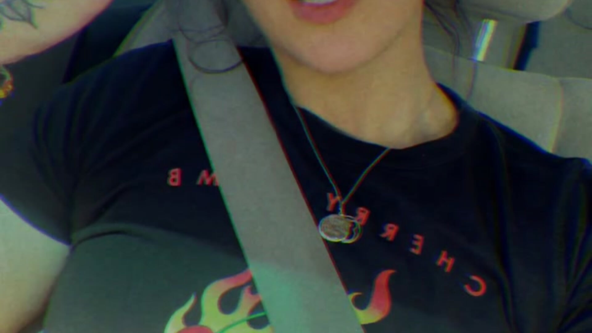 Sweetz in the car - video by Tikisweetz25 cam model