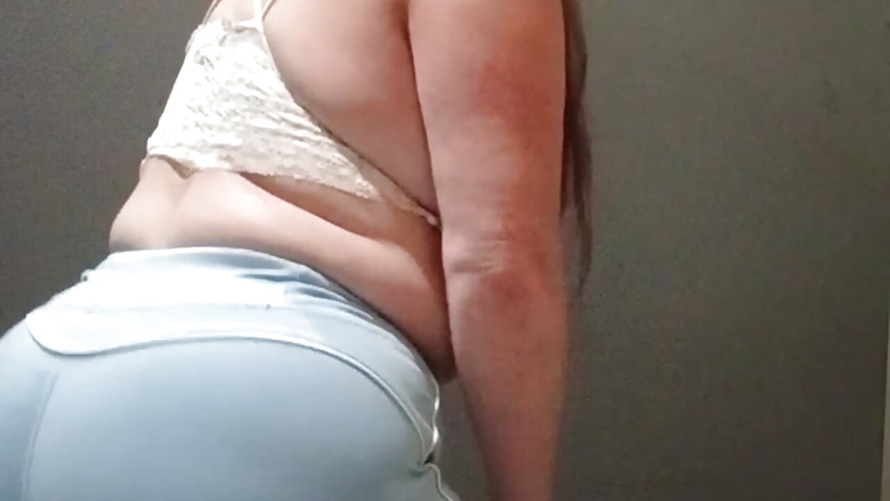 Shaking asszs - video by Luciouslesha cam model