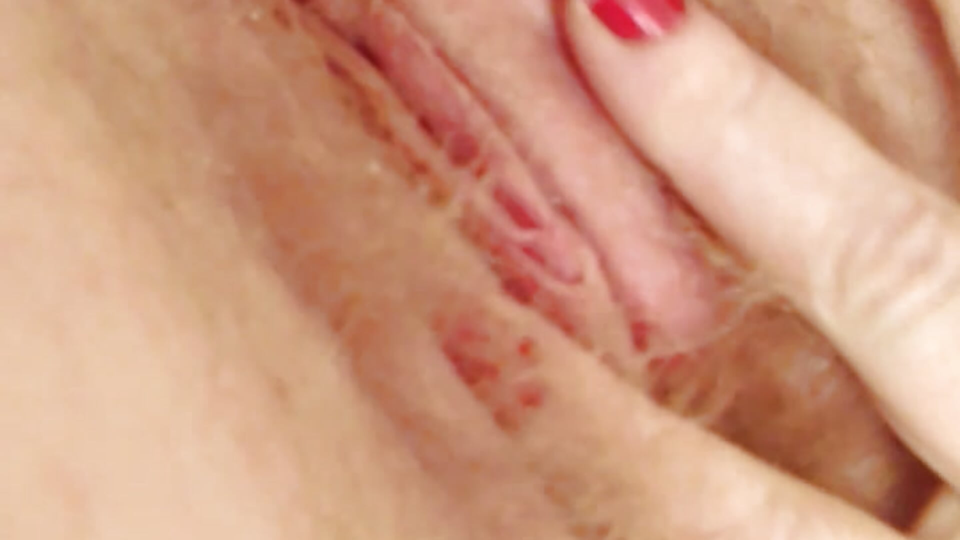 Pretty wet pussssy — filmik Luciouslesha, modela(-lki) na kamerkach